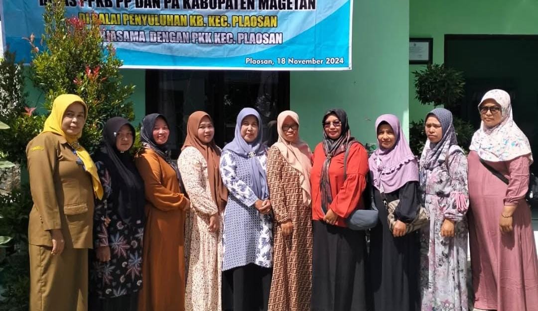 KETUA TP PKK KELURAHAN SARANGAN DAN IBU KASI PMD MELAKSANAKAN PENDAMPINGAN TERHADAP IBU-IBU PKK KELURAHAN SARANGAN YANG MENGIKUTI GIAT PAP SMEAR DI KANTOR PLKB KEC. PLAOSAN.  PAP SMEAR ADALAH PROSEDUR PEMERIKSAAN UNTUK MENDETEKSI KANKER SERVIKS PADA WANITA. PEMERIKSAAN INI DILAKUKAN DENGAN MENGAMBIL SAMPEL SEL DARI LEHER RAHIM DAN MEMERIKSANYA DI LABORATORIUM.  PAP SMEAR MERUPAKAN SALAH SATU SKRINING KANKER SERVIKS YANG DAPAT MENYELAMATKAN NYAWA. DENGAN MELAKUKAN PAP SMEAR, SEL-SEL ABNORMAL YANG BERPOTENSI MENJADI KANKER DAPAT DITEMUKAN DAN DITANGANI SEDINI MUNGKIN. BENTUK KEPEDULIAN TERHADAP KESEHATAN